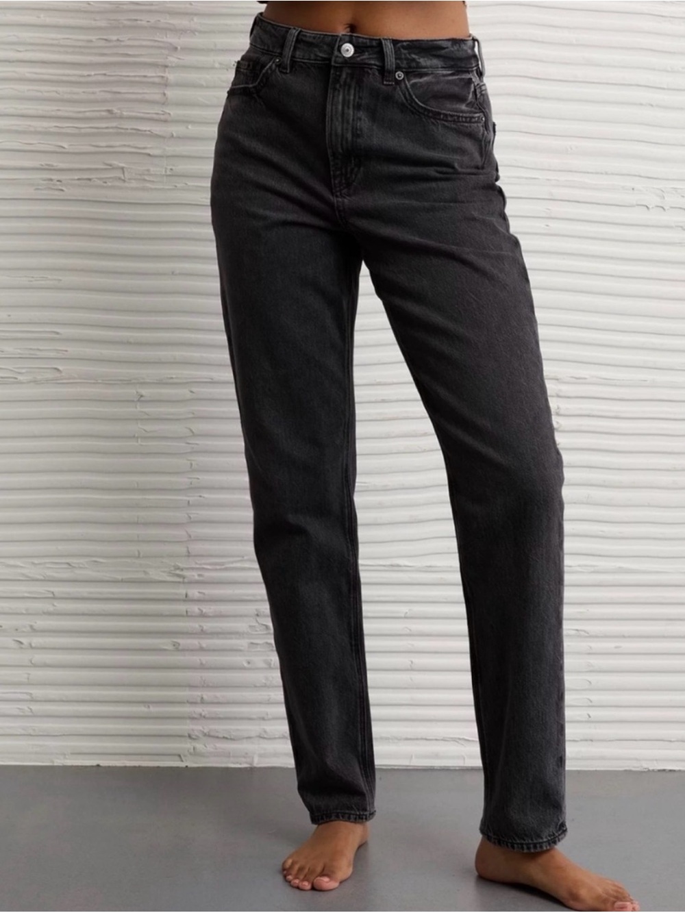 American Eagle "Strigid" Mom Jean washed black denim size 4 long classic comfy